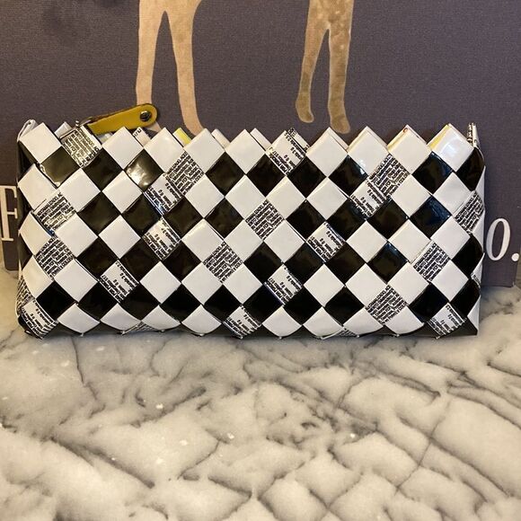 Recycled Woven Paper Clutch - Picture 3 of 12